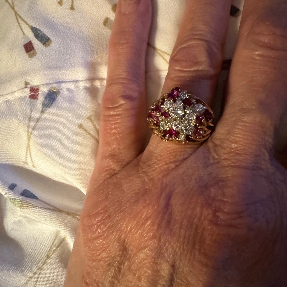 Elegant Gold and Red Gemstone Ring